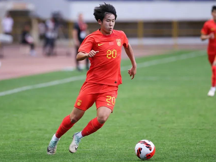 半岛体育综合官网-足球赛场上女性运动员的精彩表现备受瞩目的简单介绍