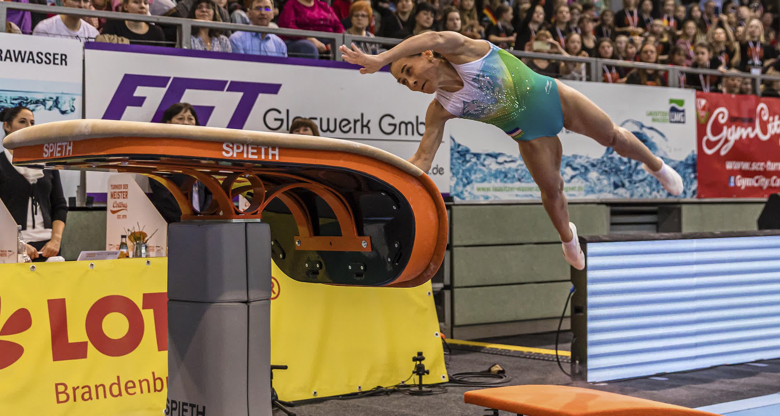 半岛综合体育官方app下载-包含英国体操选手表现出色，意外获得铜牌的词条