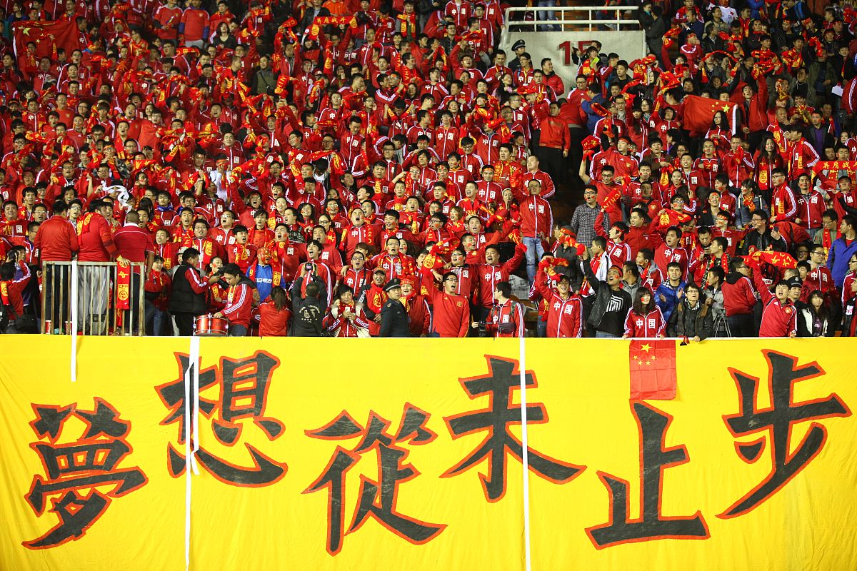 半岛app下载体育-激战正酣，球队们将在场上争夺胜利的机会