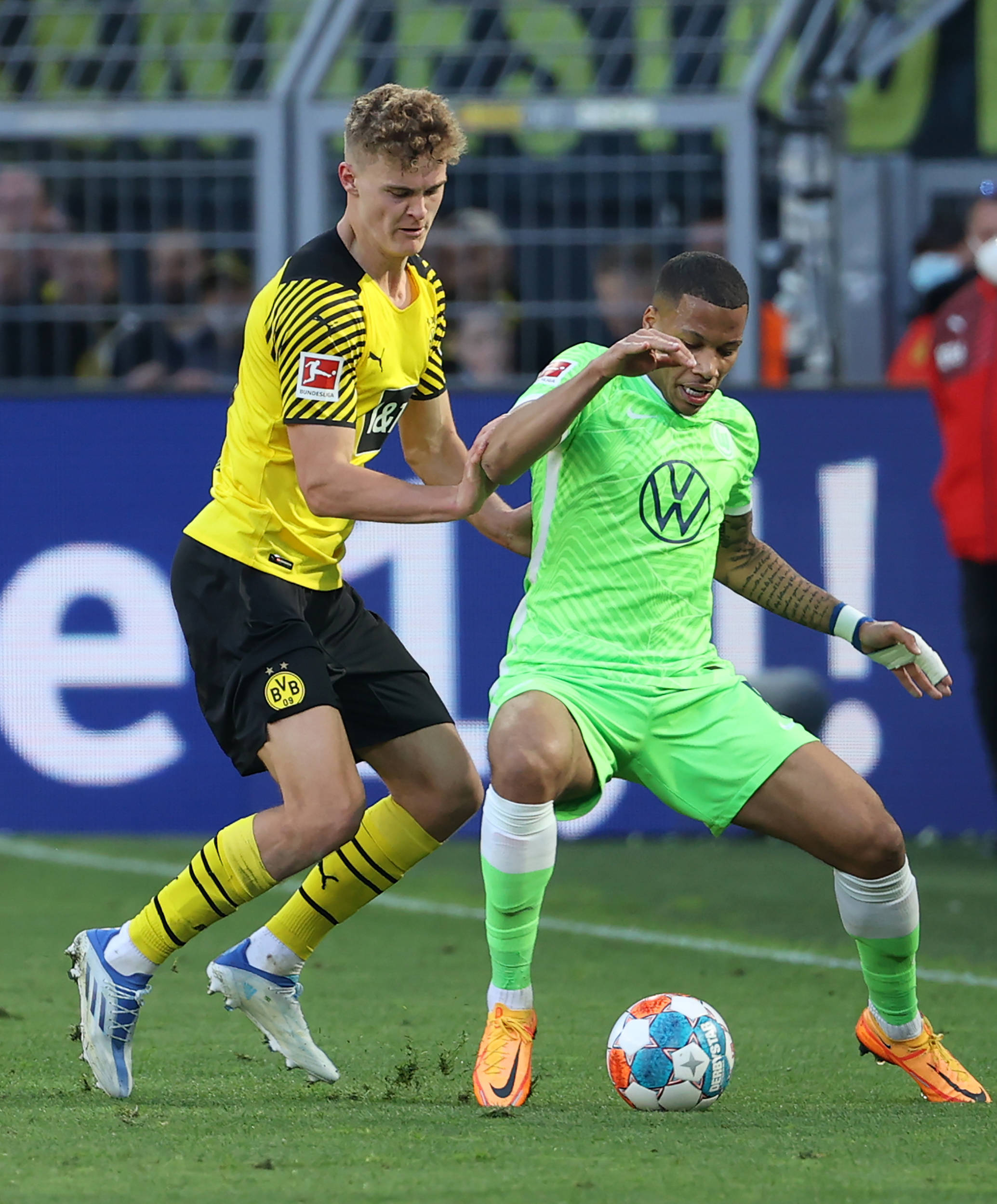 半岛综合平台app下载-多特蒙德主场大胜弗赖堡，球队士气高涨